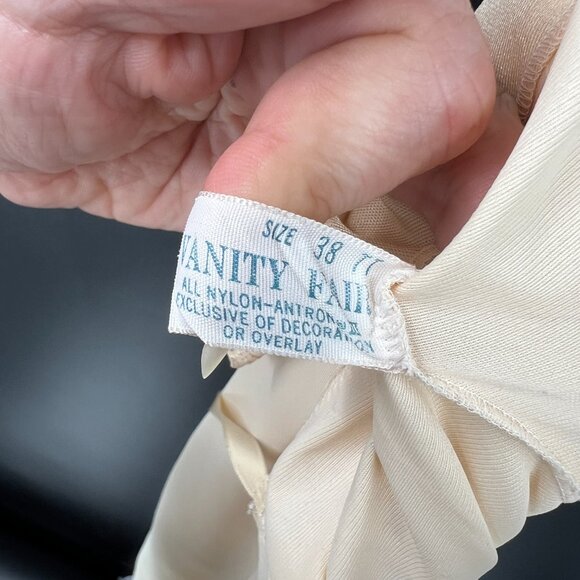 Vintage Vanity Fair nude beige nylon full slip dress adjustable straps 38 TT - Picture 10 of 10